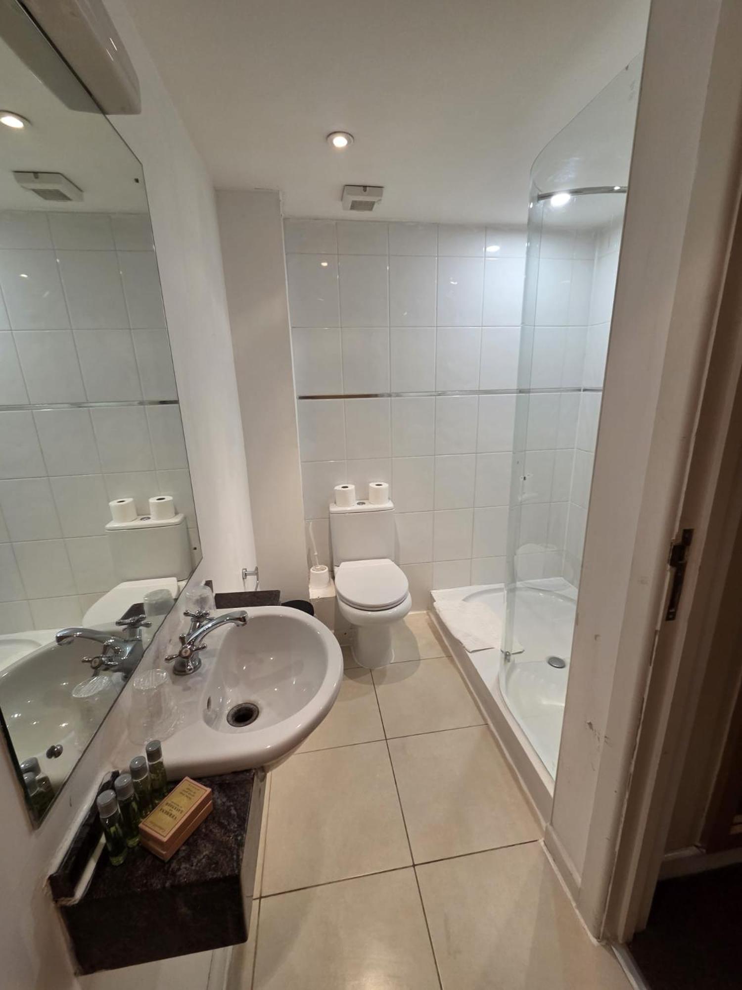 The Luton Hotel Ngoại thất bức ảnh
